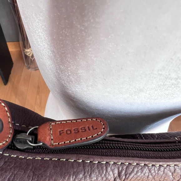 Texas Longhorns Fossil Brown Shoulder Bag with Suede Texture - Picture 3 of 11